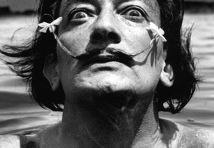 Dalí dans l’eau, Port Lligat 1953, Silver gelatin print 30x40cm